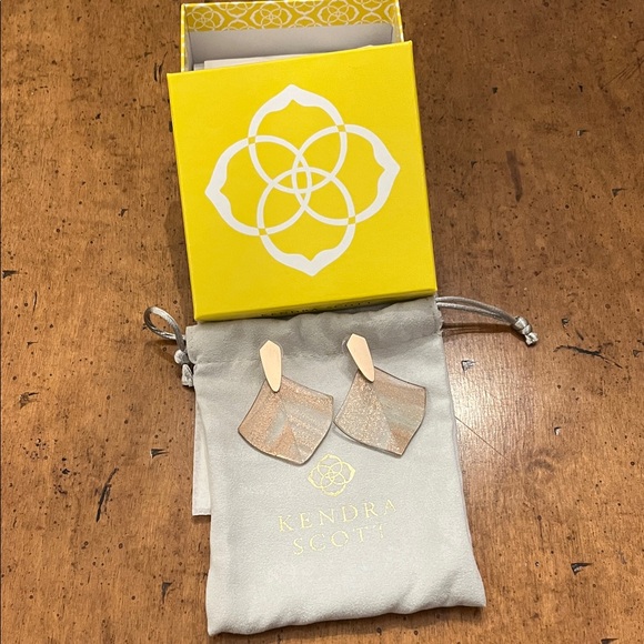 Kendra Scott Aislinn Dusted Gold Glass Pierced Drop Earrings EUC Retired 2018 - Picture 2 of 6